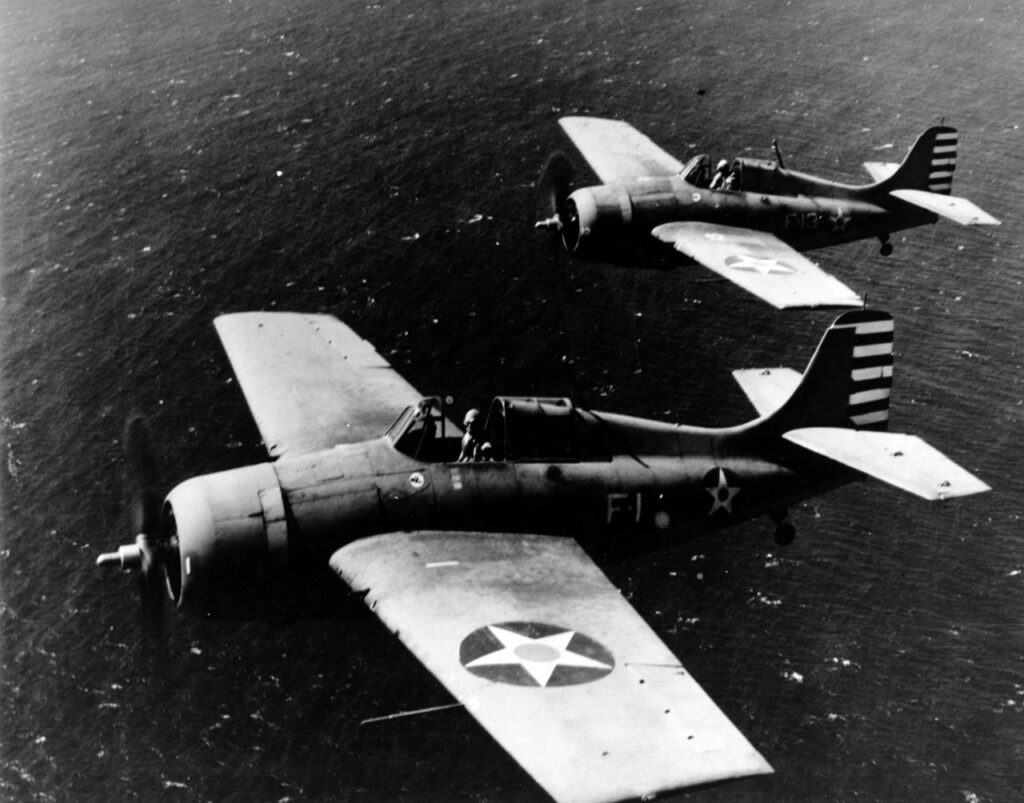 Wildcaty F-1 i F-13 VF-3 podczas sesji fotograficznej na Hawajach 10 kwietnia 1942 roku