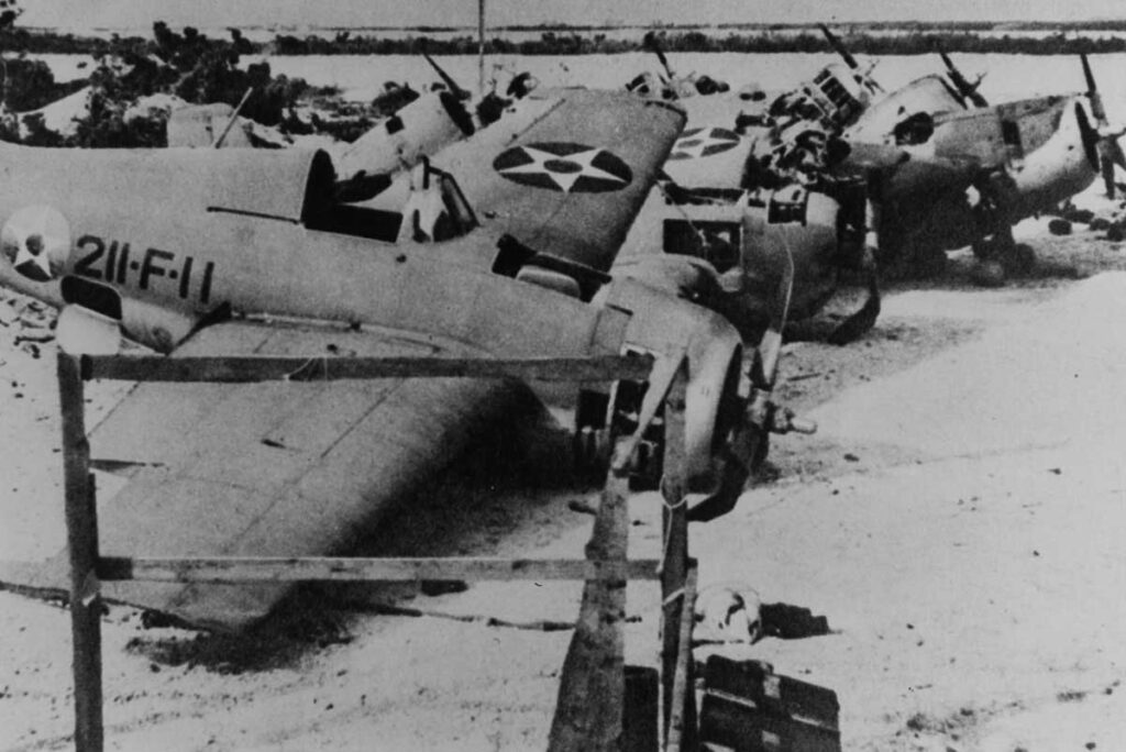 Zniszczone samoloty F4F-3 Wildcat z VMF-211 na Wake Island