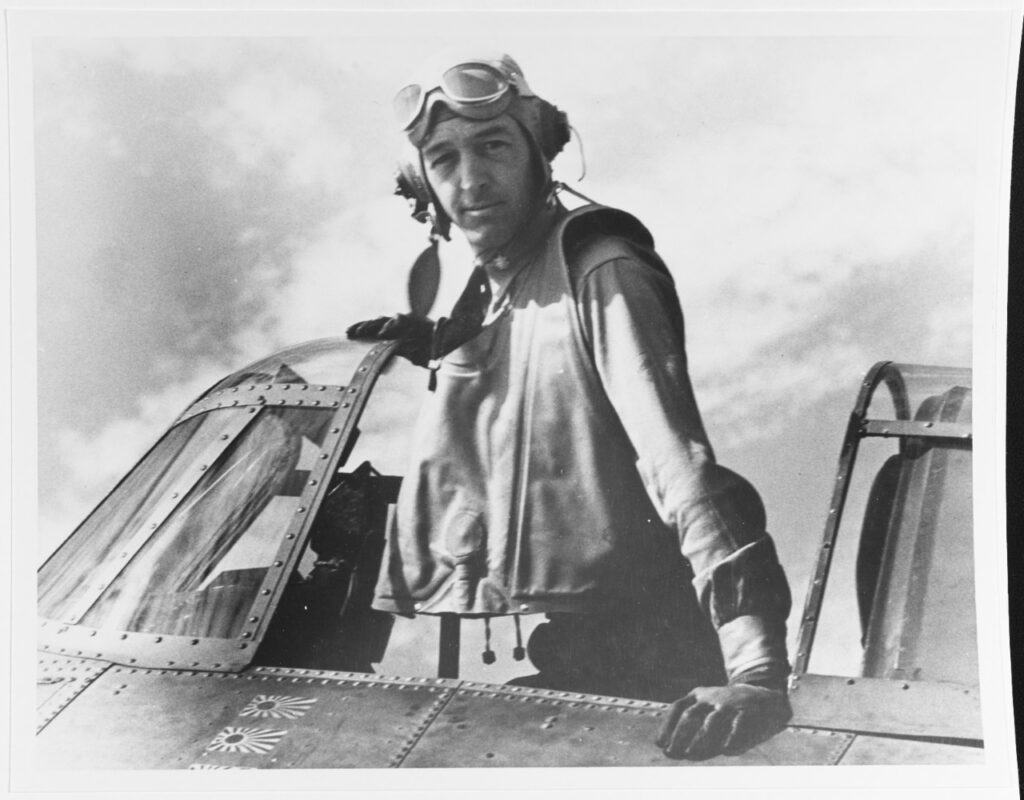 Lt Cdr John S. Thach w kabinie Wildcata BuNo 3976 F-1 na Hawajach w kwietniu 1942 roku