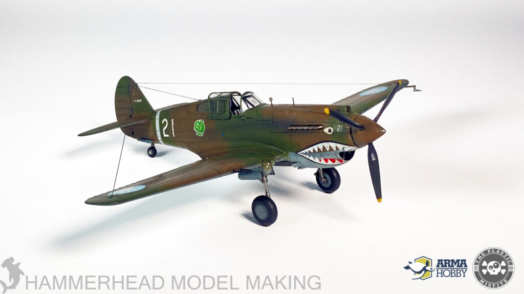 Curtiss Hawk 81-A2 Latających Tygrysów w skali 1/72, model Bretta Prusso — widok z przodu od prawej burty