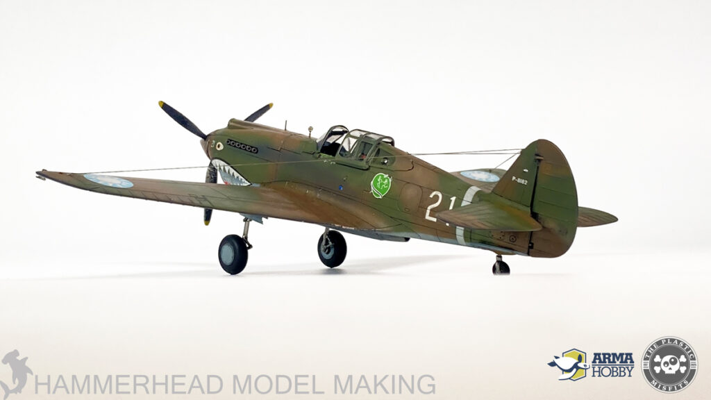 Model Curtissa Hawk 81-A2 Bretta Prusso — niskie ujęcie od tyłu z lewej strony