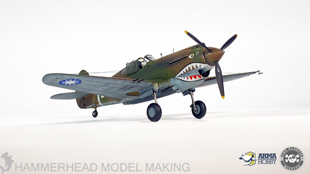 Curtiss Hawk 81-A2 Latających Tygrysów — widok od przodu i prawej strony, spód skrzydeł oraz podwozie