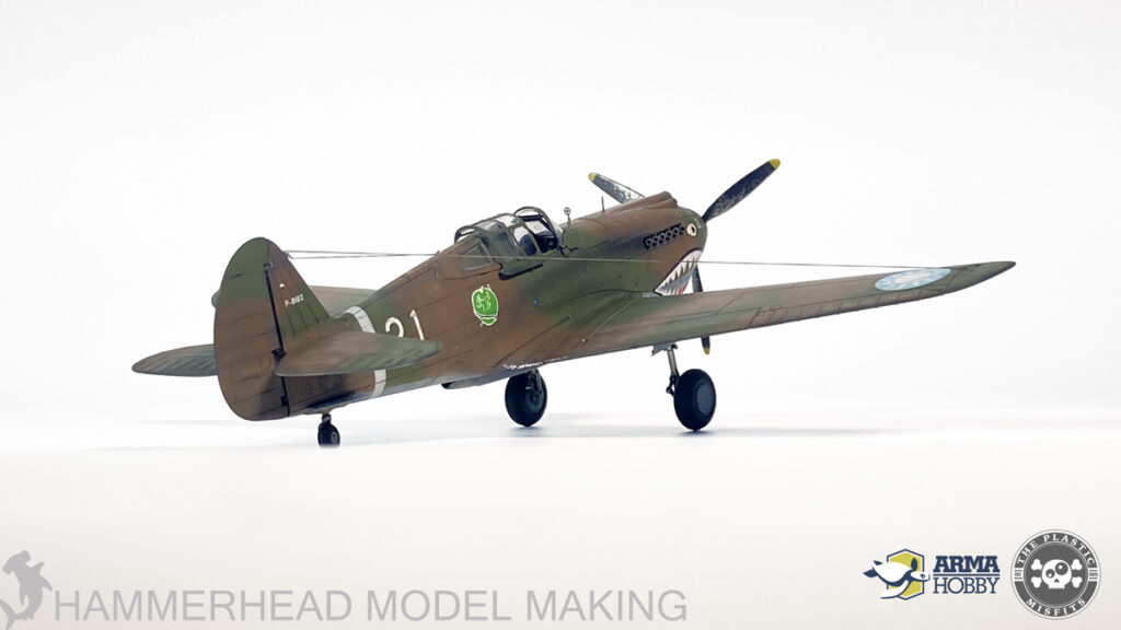 Curtiss Hawk 81-A2 Arma Hobby 1/72 — widok od tyłu z prawej strony, usterzenie i antena radiowa