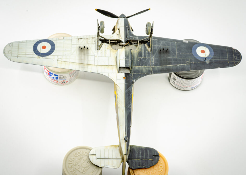 Hurricane Mk I Trop 1/48 z efektami weatheringu pustynnego