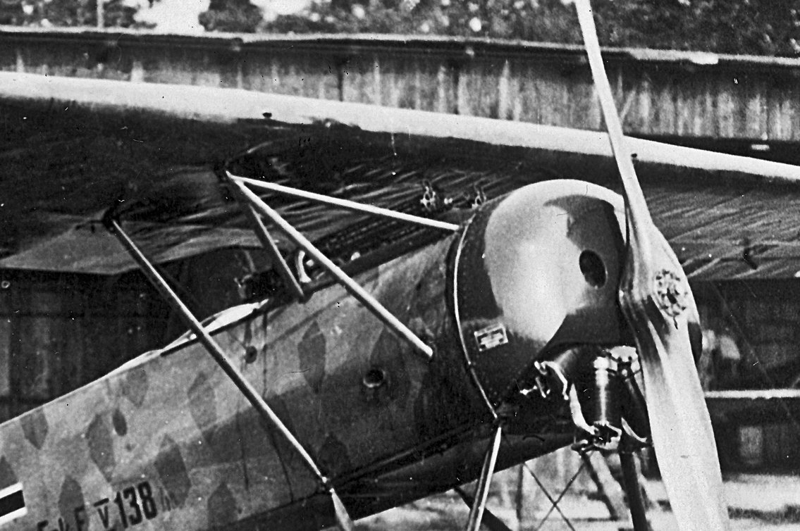 fabrycznie nowy Fokker - zapadniecia dolnej powierzchni skrzydła