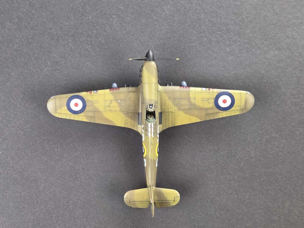 Model Hurricane Mk IIb z czerwonym kołpakiem śmigła