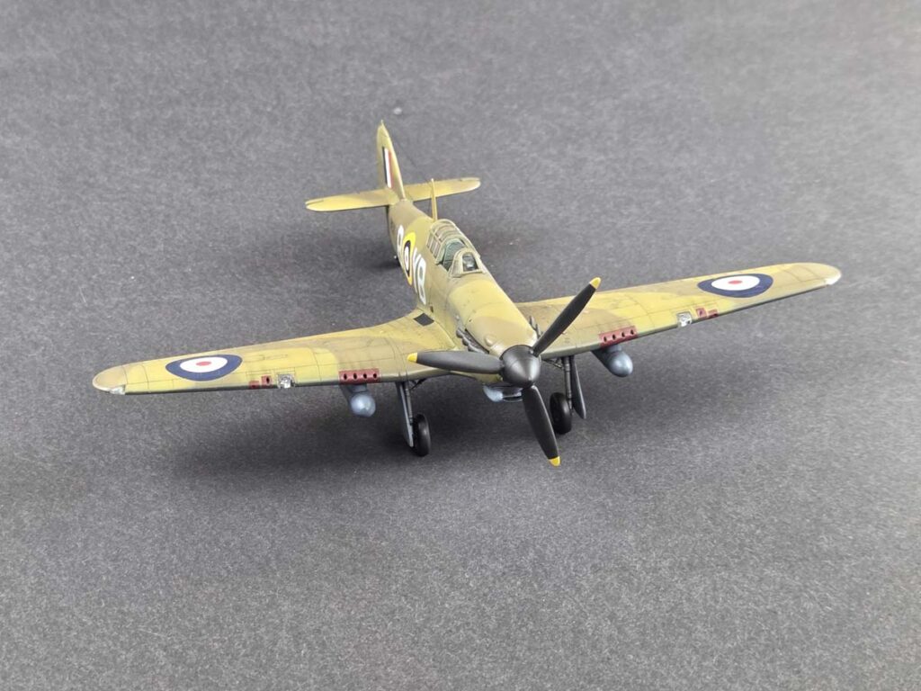 Hurricane Mk IIb trop z oznaczeniami typu A na skrzydłach